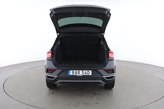 Volkswagen T-Roc 17 of 30