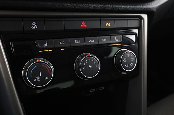 Volkswagen T-Roc 26 of 30