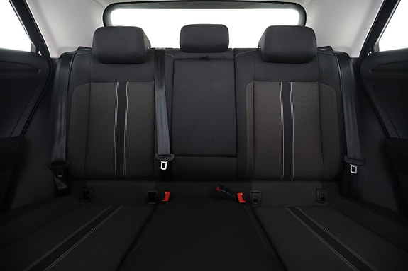Volkswagen T-Roc 16 of 30
