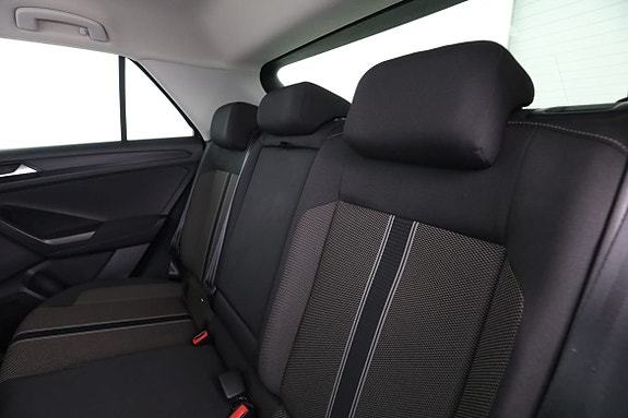 Volkswagen T-Roc 15 of 30