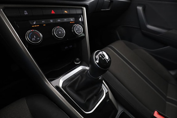 Volkswagen T-Roc 24 of 30