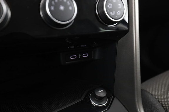 Volkswagen T-Roc 27 of 30