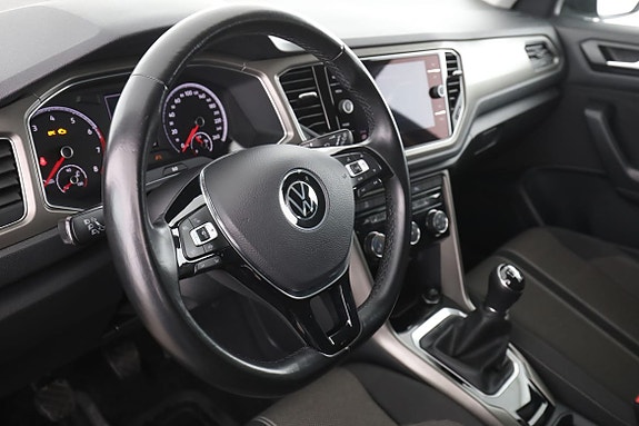 Volkswagen T-Roc 12 of 30