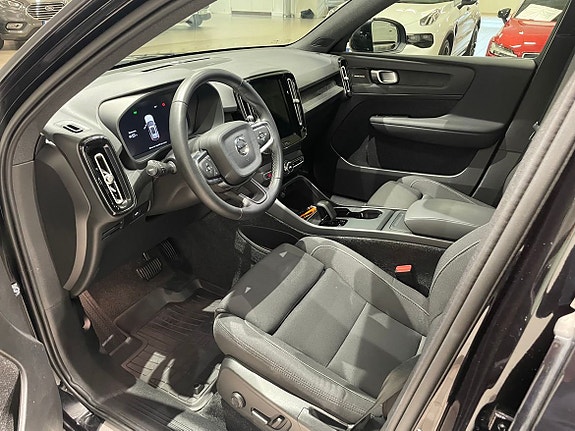 Volvo EX40 12 of 14