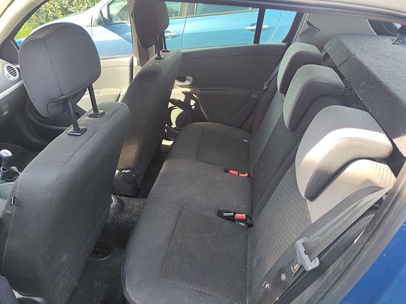 Renault Clio 2 of 6
