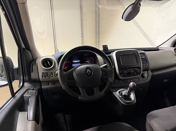 Renault Trafic 14 of 21