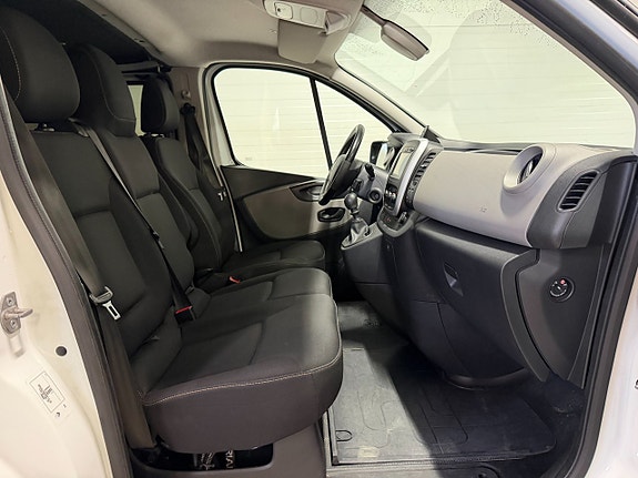 Renault Trafic 12 of 21