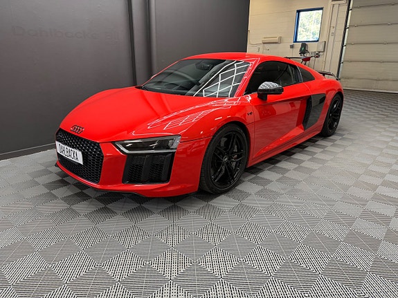 Audi R8 2 of 16