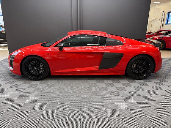 Audi R8 3 of 16