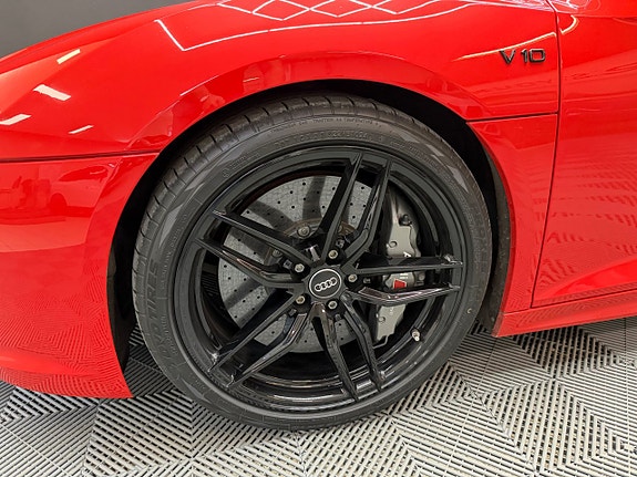 Audi R8 4 of 16