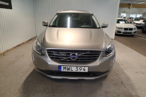 Volvo XC60 8 of 16