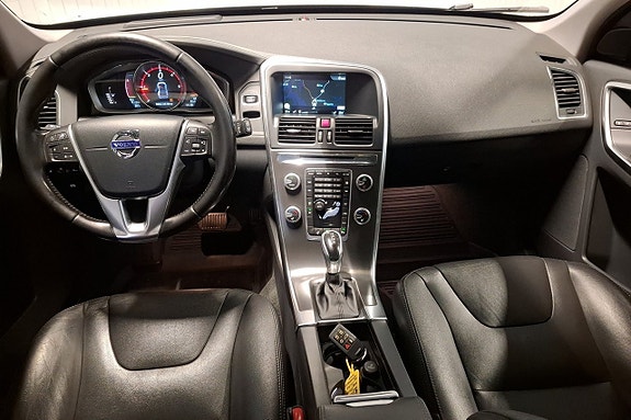 Volvo XC60 9 of 16