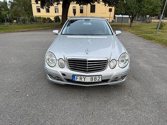 Mercedes-Benz E220 8 of 9