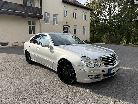 Mercedes-Benz E220 4 of 9