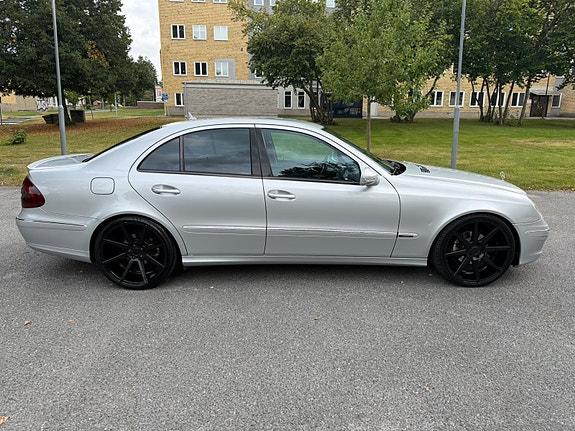 Mercedes-Benz E220 6 of 9