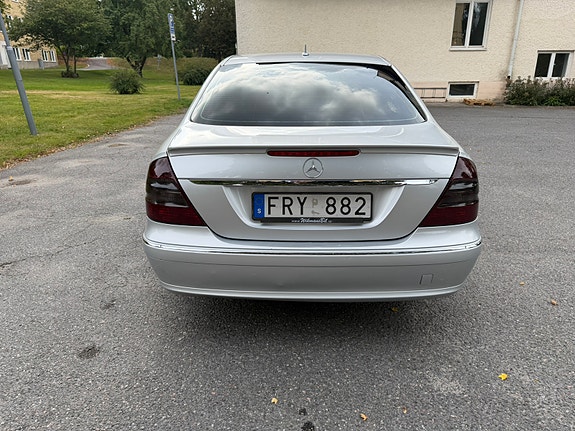 Mercedes-Benz E220 5 of 9