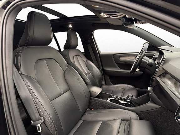 Volvo XC40 13 of 30