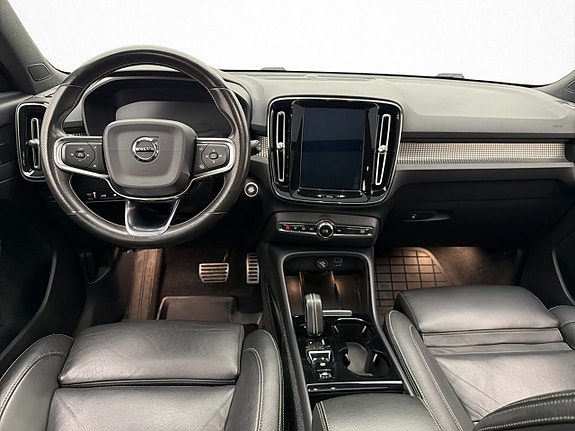 Volvo XC40 14 of 30