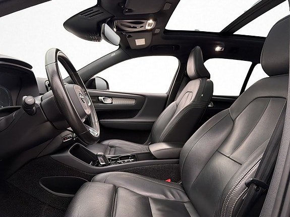 Volvo XC40 15 of 30