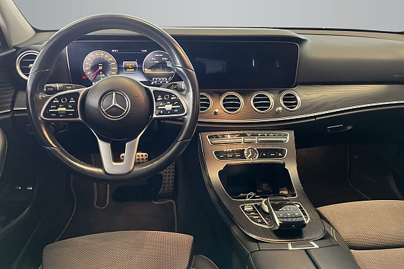 Mercedes-Benz E220 12 of 17