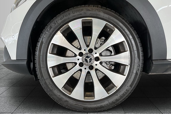 Mercedes-Benz E220 8 of 17