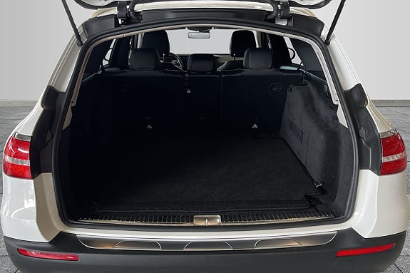 Mercedes-Benz E220 9 of 17