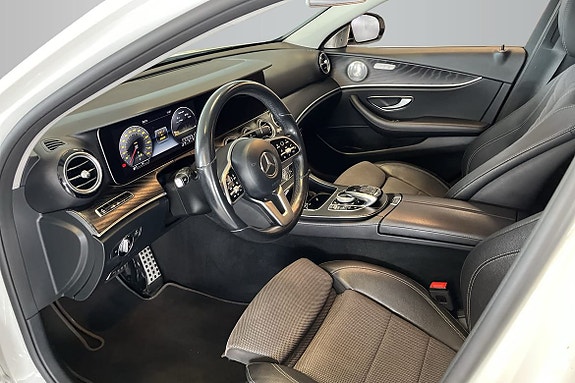 Mercedes-Benz E220 10 of 17