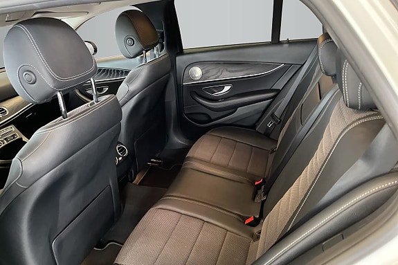 Mercedes-Benz E220 11 of 17