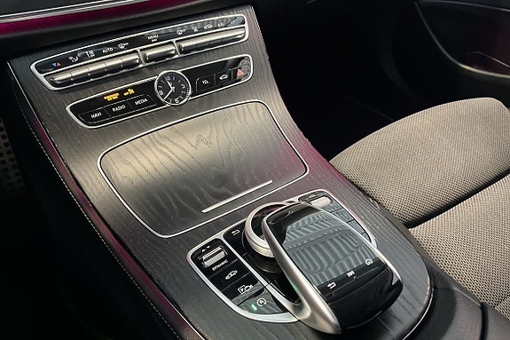 Mercedes-Benz E220 17 of 17