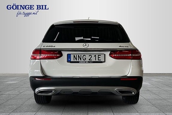Mercedes-Benz E220 7 of 17