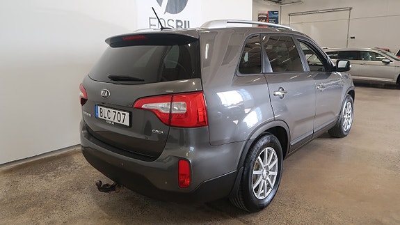 Kia Sorento 4 of 17