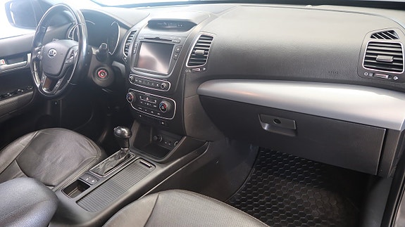 Kia Sorento 10 of 17