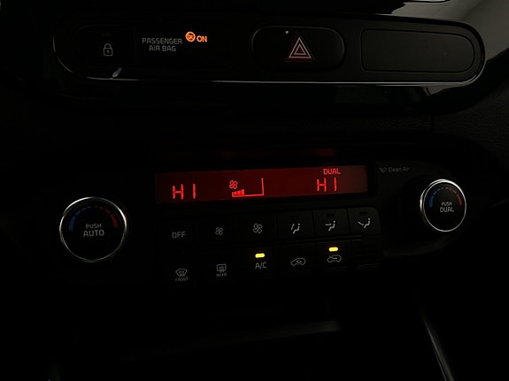Kia Carens 19 of 27