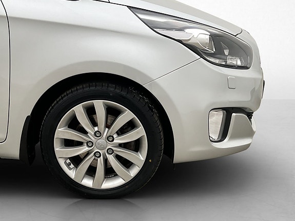 Kia Carens 27 of 27
