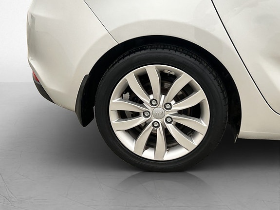Kia Carens 26 of 27