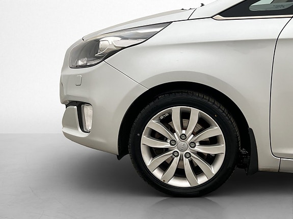 Kia Carens 24 of 27