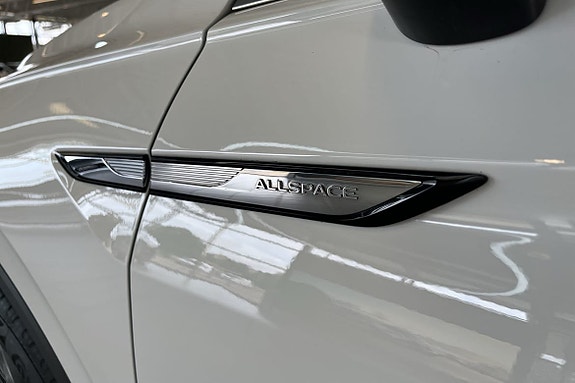 Volkswagen Tiguan Allspace 15 of 17