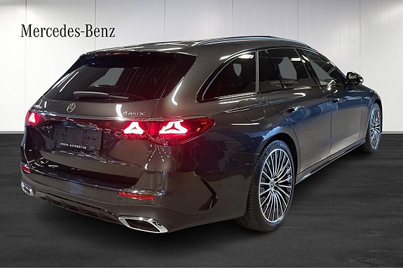 Mercedes-Benz E300 de 4 of 18