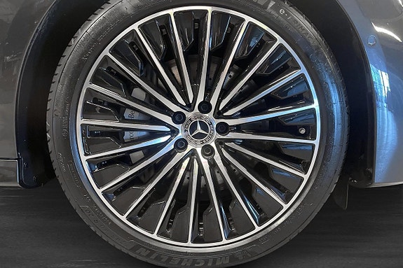Mercedes-Benz E300 de 5 of 18