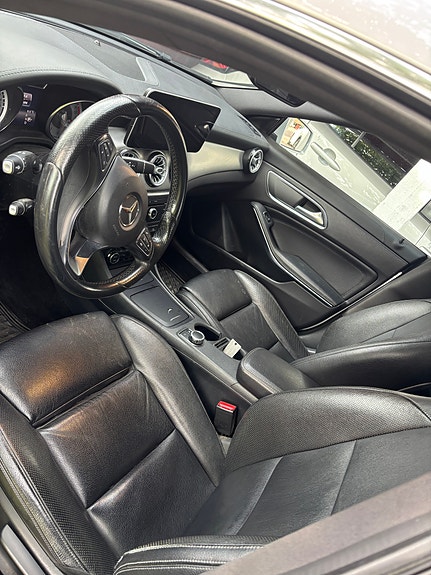 Mercedes-Benz CLA200 4 of 5