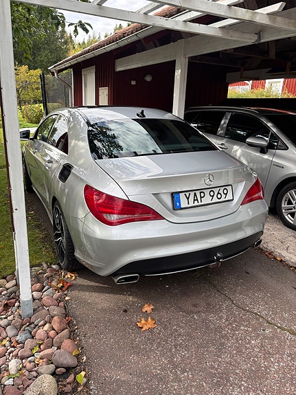 Mercedes-Benz CLA200 2 of 5