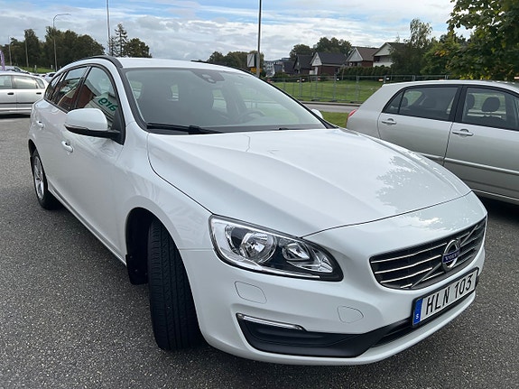 Volvo V60 2 of 9