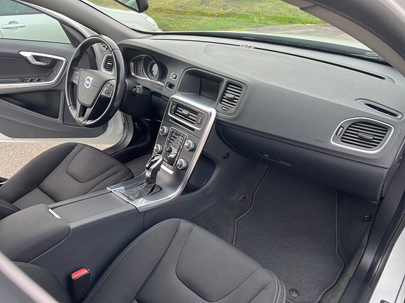 Volvo V60 6 of 9