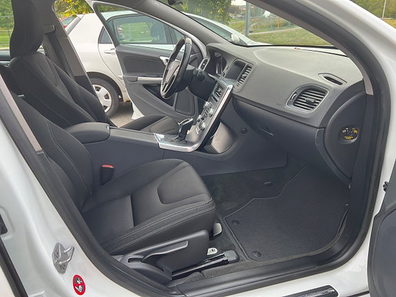 Volvo V60 7 of 9