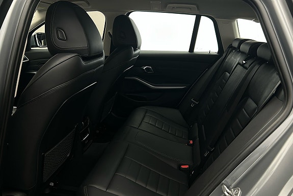 BMW 330e 13 of 25