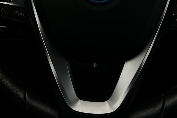 BMW 330e 25 of 25