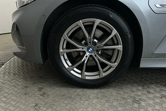 BMW 330e 12 of 25