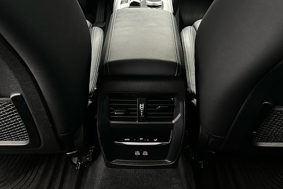 BMW 330e 20 of 25