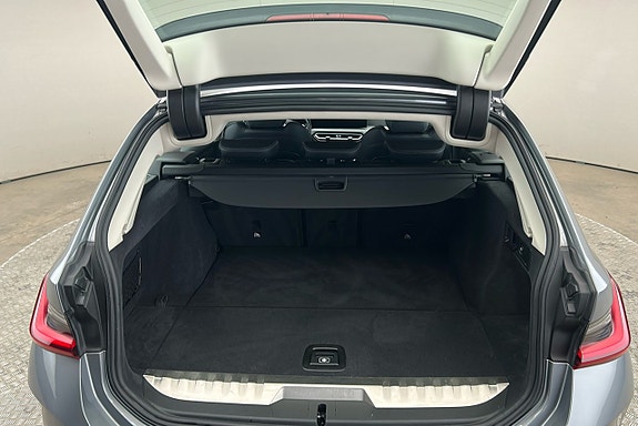 BMW 330e 14 of 25