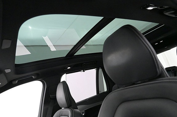Volvo XC90 18 of 27